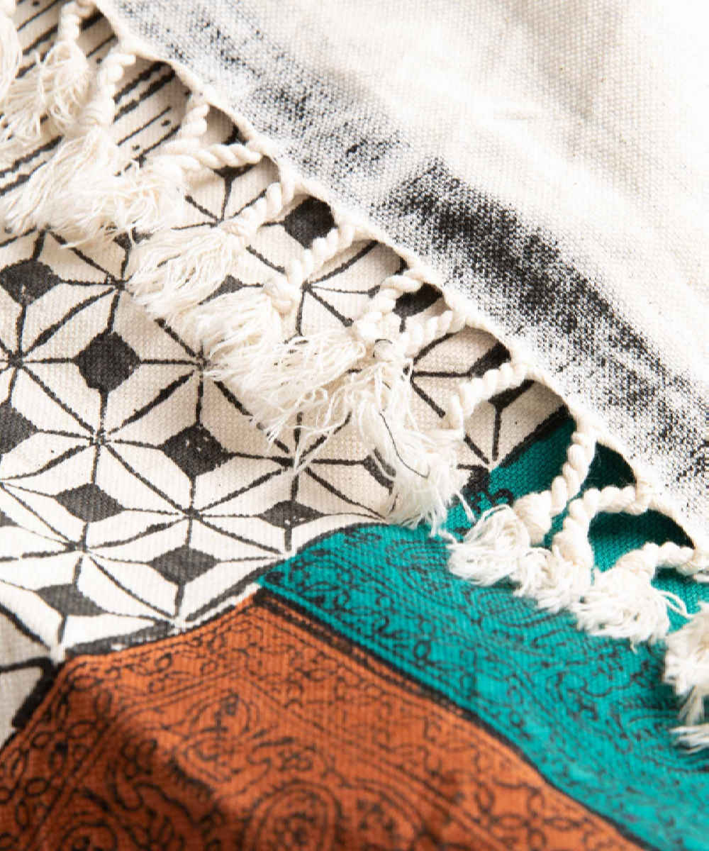 مفرش طاولة من الكتان المطبوع بالكتل، موديل بايز