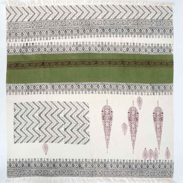 مفرش طاولة من الكتان المطبوع بالكتل، موديل سرو ازاد