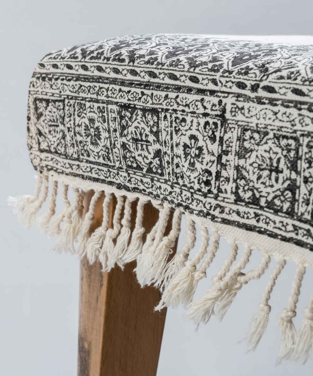 مفرش طاولة من الكتان المطبوع بالكتل، موديل سرو ازاد