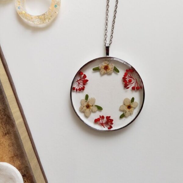 قلادة من الراتينج للنساء مصنوعة يدويًا – بهاران