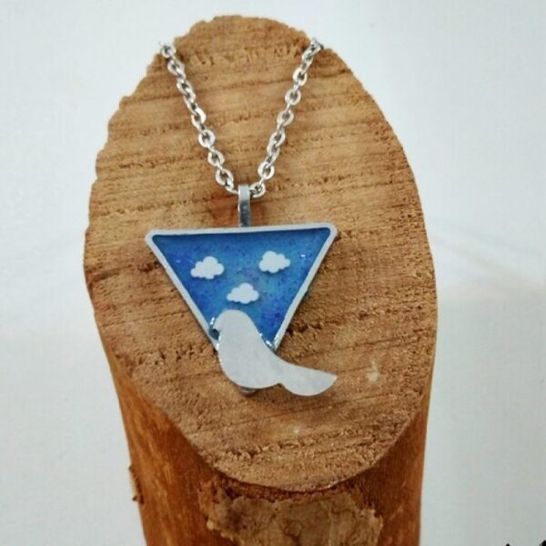 قلادة من الراتينج للنساء مصنوعة يدويًا – مرغ أمين