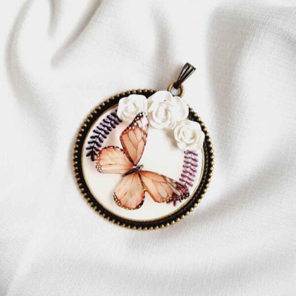 قلادة من الراتينج للنساء مصنوعة يدويًا – بارفانه