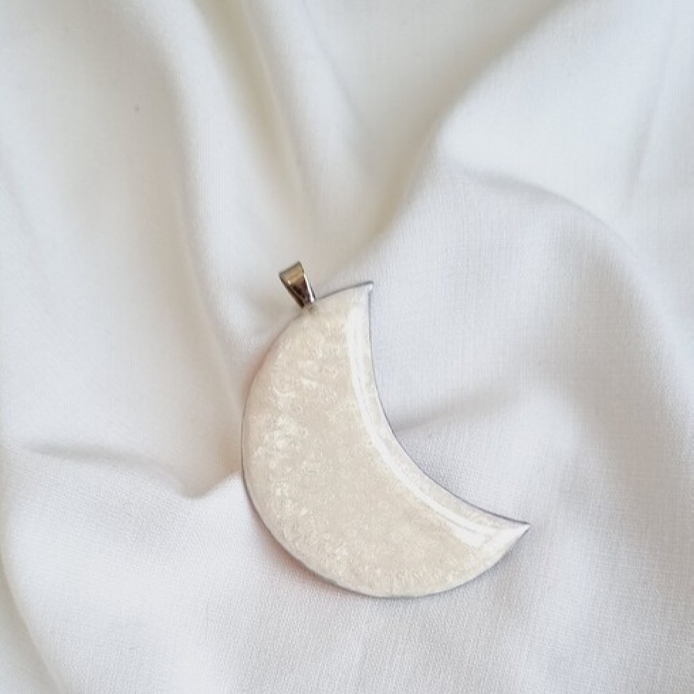 قلادة من الراتينج للنساء مصنوعة يدويًا – قوس قزح