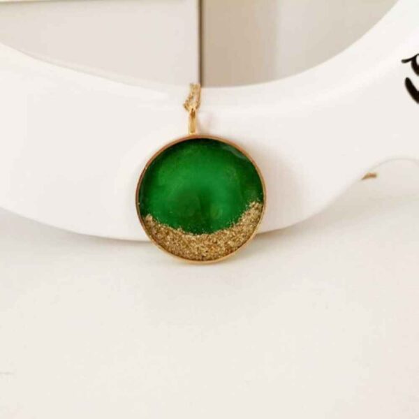 قلادة من الراتينج للنساء مصنوعة يدويًا – رُويا