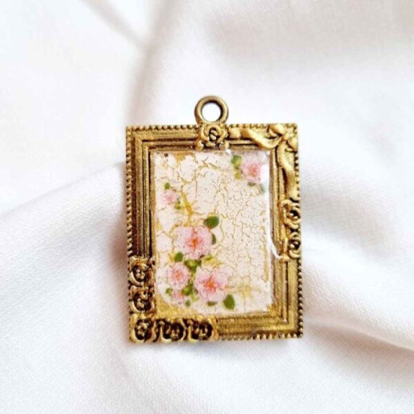 قلادة من الراتينج للنساء مصنوعة يدويًا – شكوفه