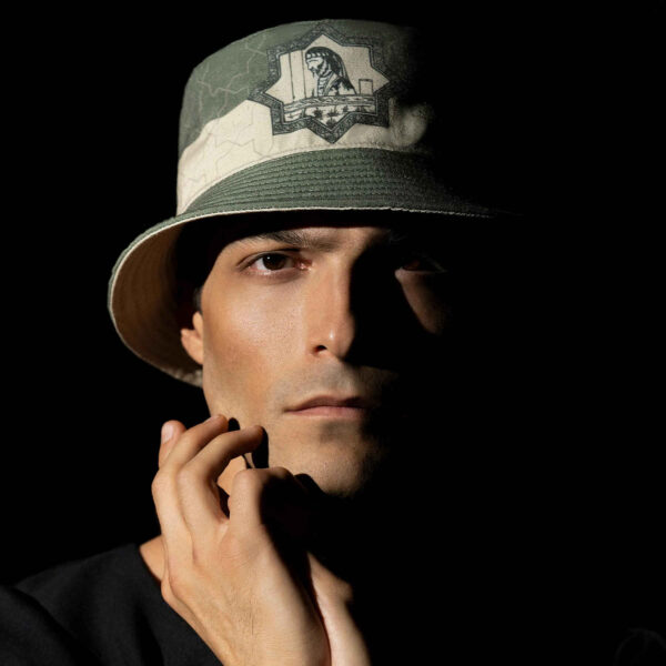 قبعة دلو بتصميم فني - موديل معاون