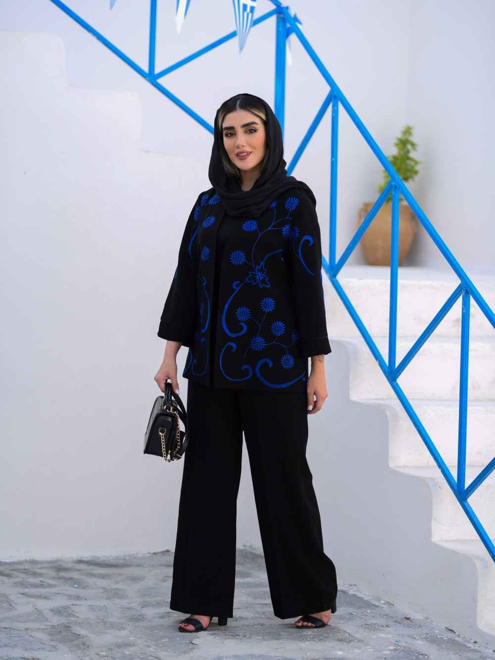 مجموعة مانو إيراني مطرز مع بنطلون موديل حنيس
