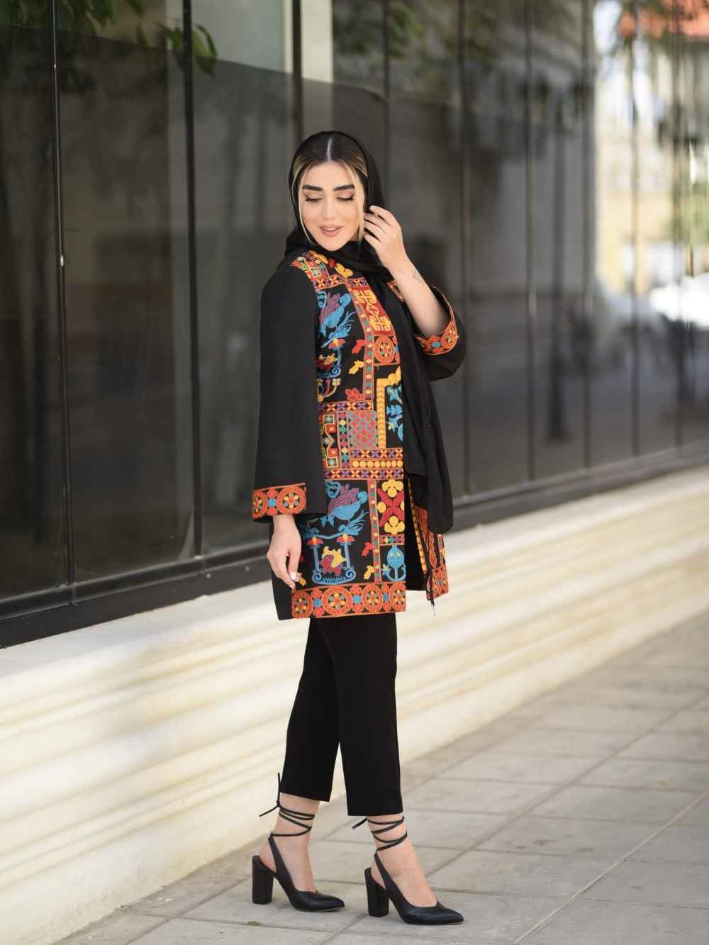 مانتو إيراني مطرز موديل طاووس