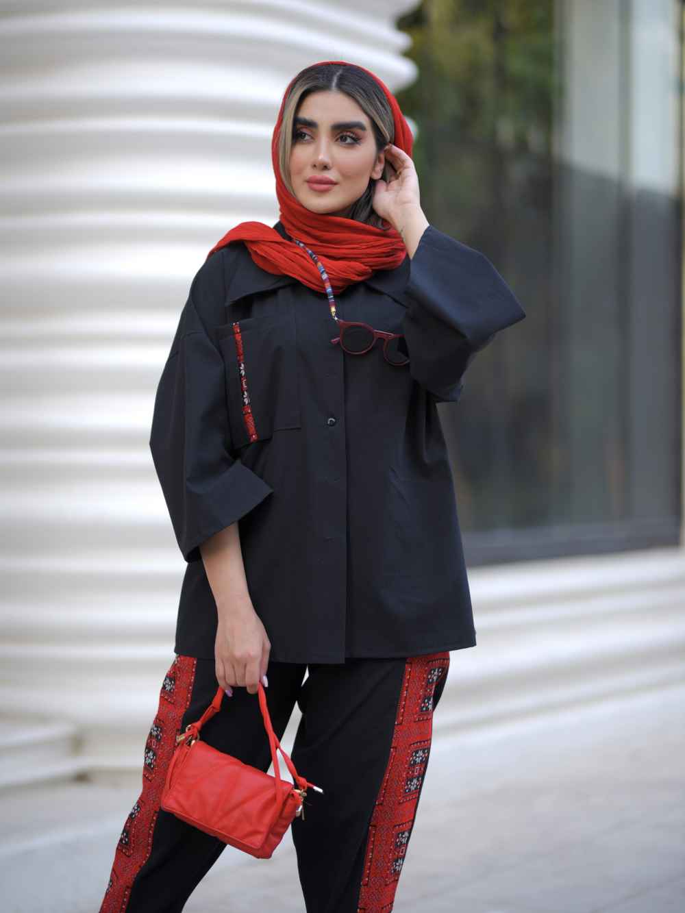 مجموعة مانتو إيراني مطرز مع بنطلون موديل دلبر