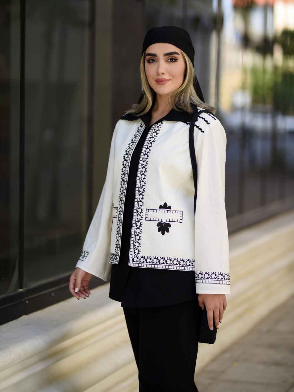 مجموعة مانتو إيراني مطرز مع بنطلون موديل هيلينا