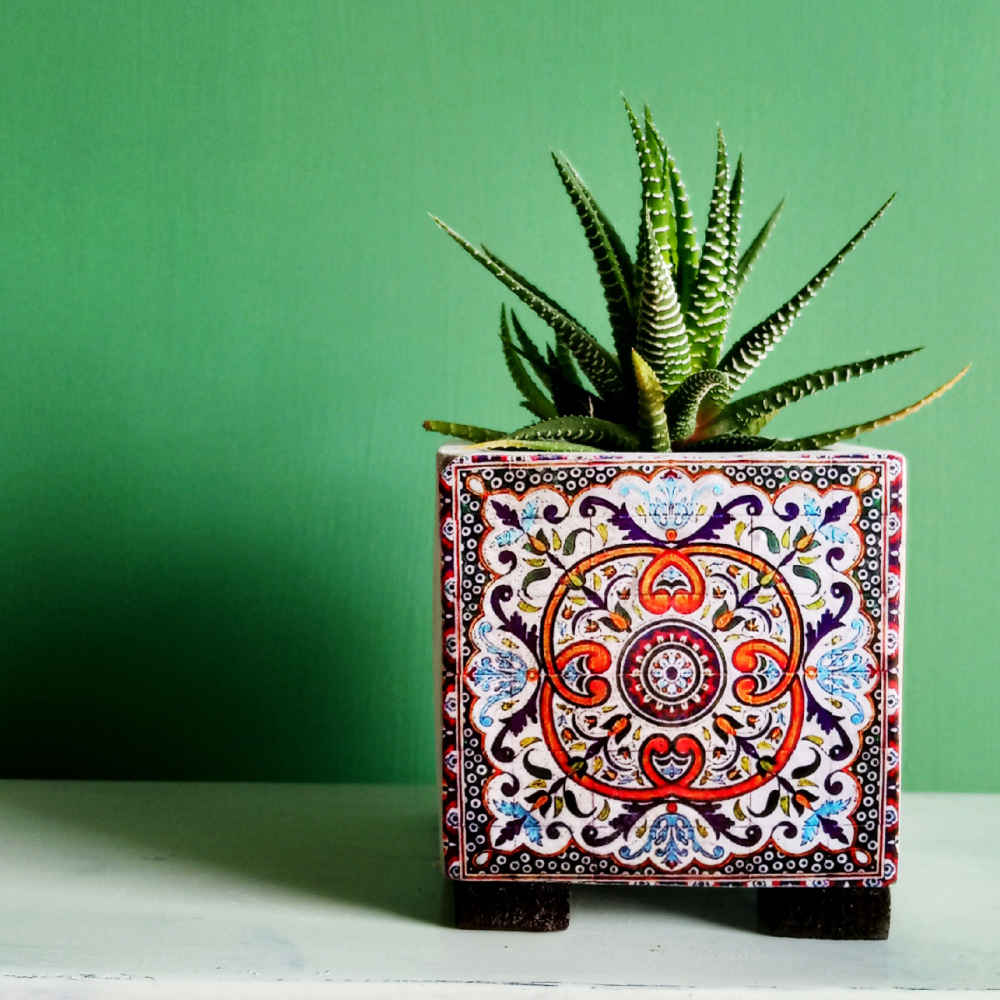 مزهرية إيرانية مربعة من الخرسانة الزخرفية نموذج فريمه