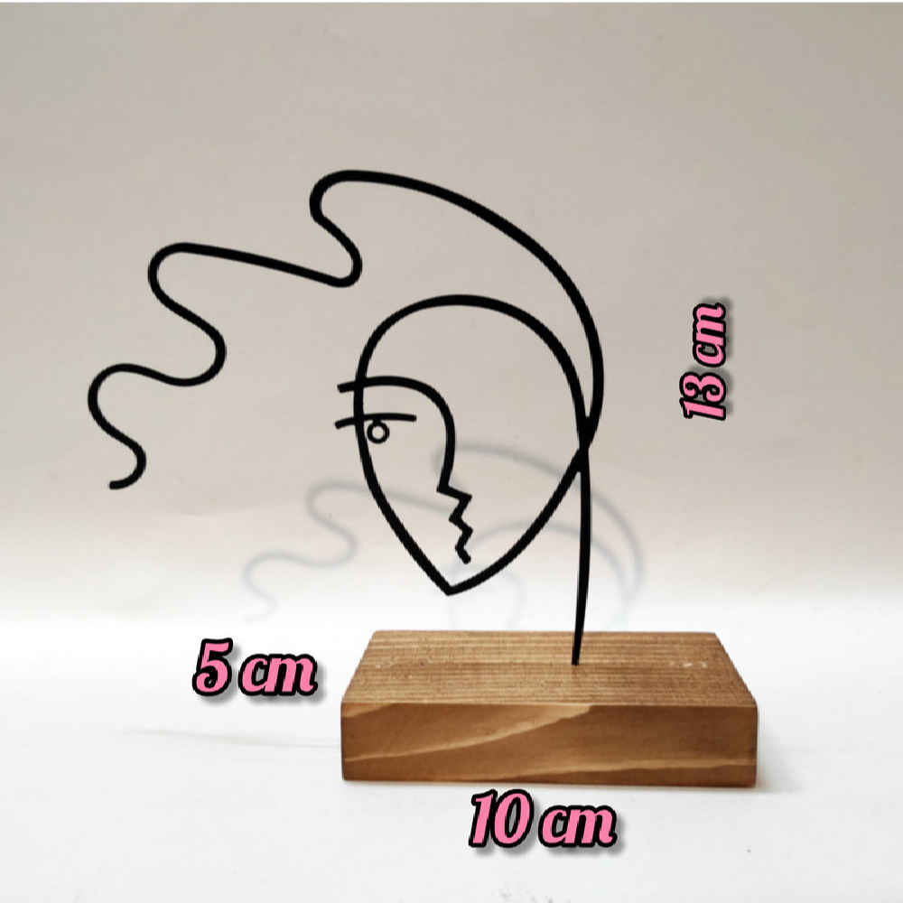 تمثال فني من المعدن بأسلوب الحداثة: فتاة