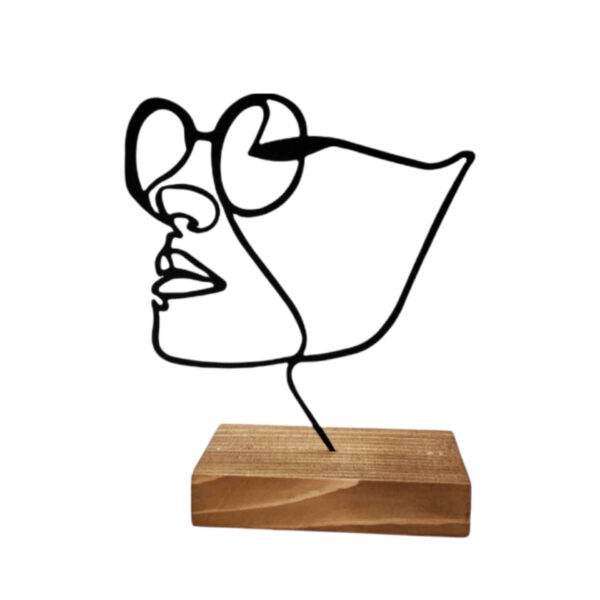 تمثال فني من المعدن بأسلوب الحداثة: دختر