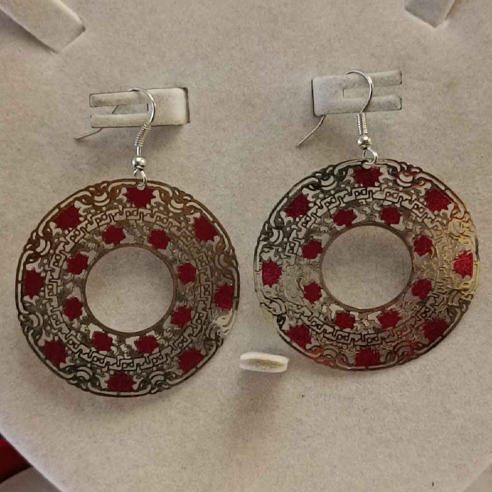 أقراط معدنية متدلية بنمط تقليدي مهر