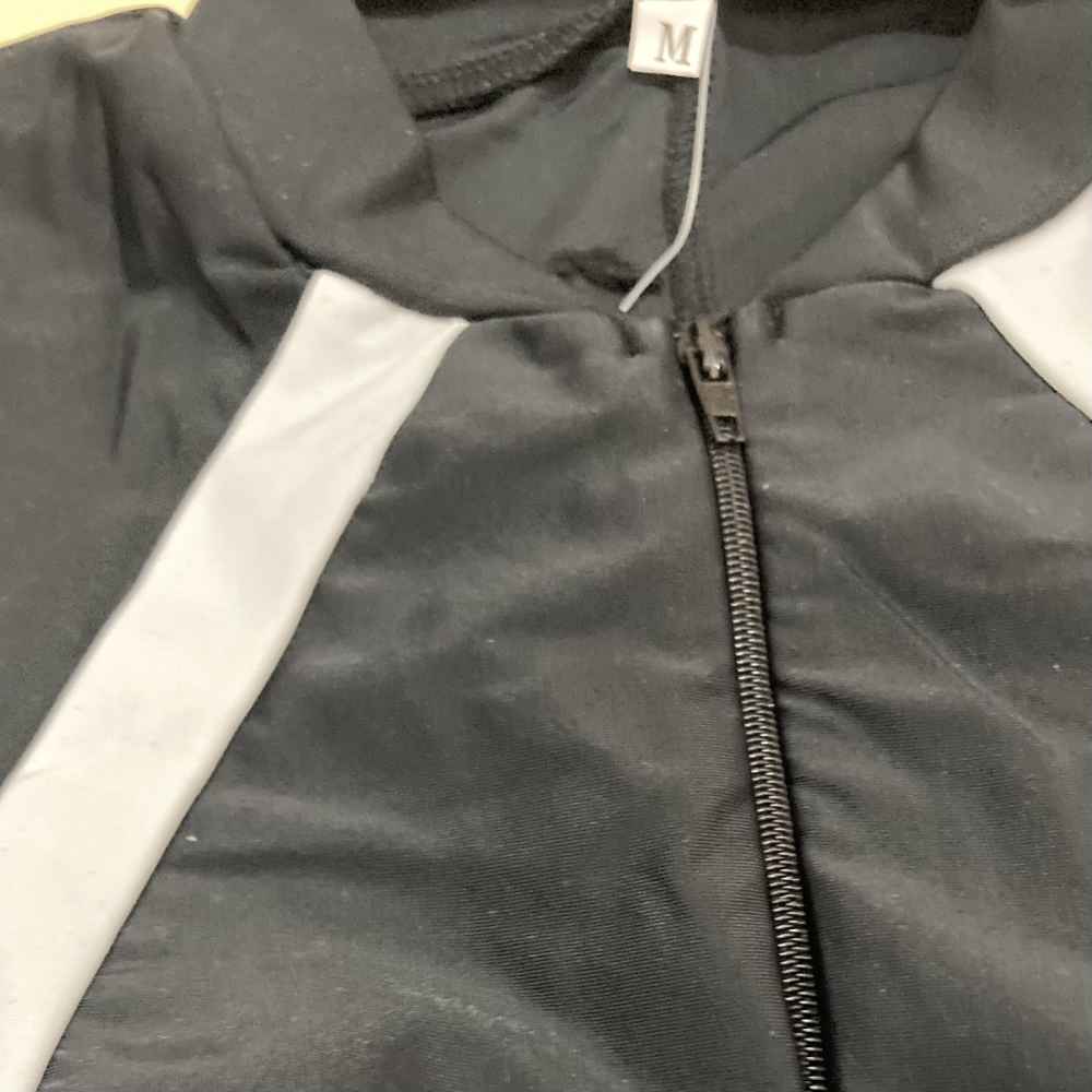 زي سباحة نسائي محتشم بأكمام قصيرة