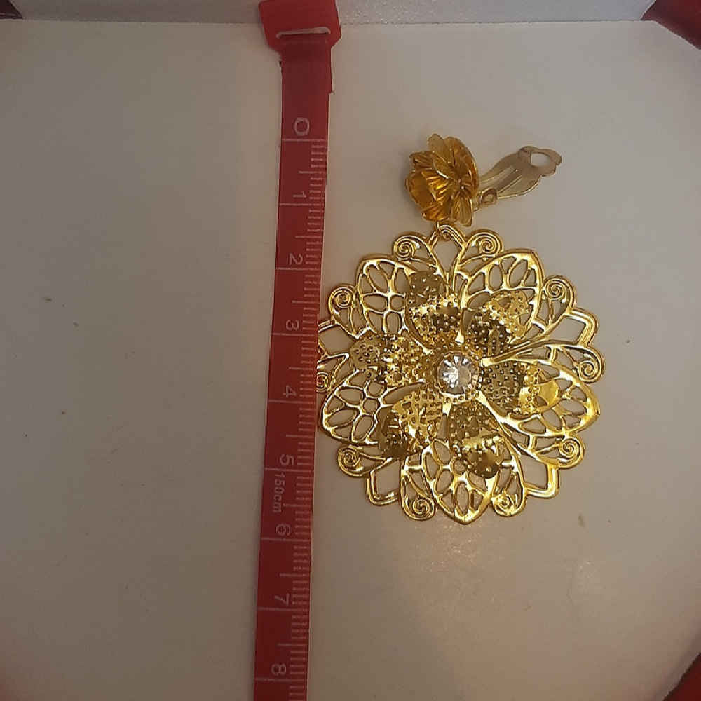 أقراط معدنية متدلية بنمط تقليدي شمس