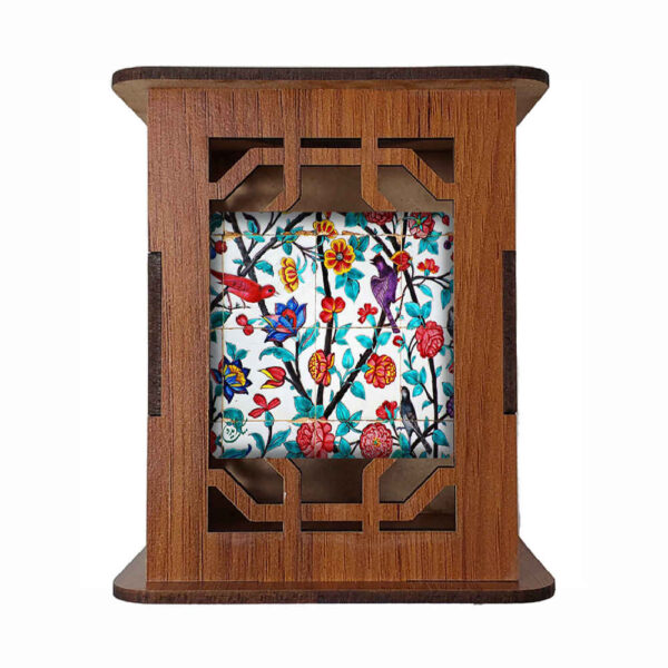 تصميم مهناش – حامل أقلام خشبي مصنوع يدوياً مستوحى من التراث الإيراني