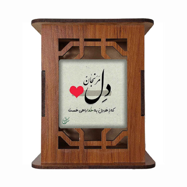 حامل أقلام خشبي بطابع دل بتصميم خط مستوحى من التراث الإيراني