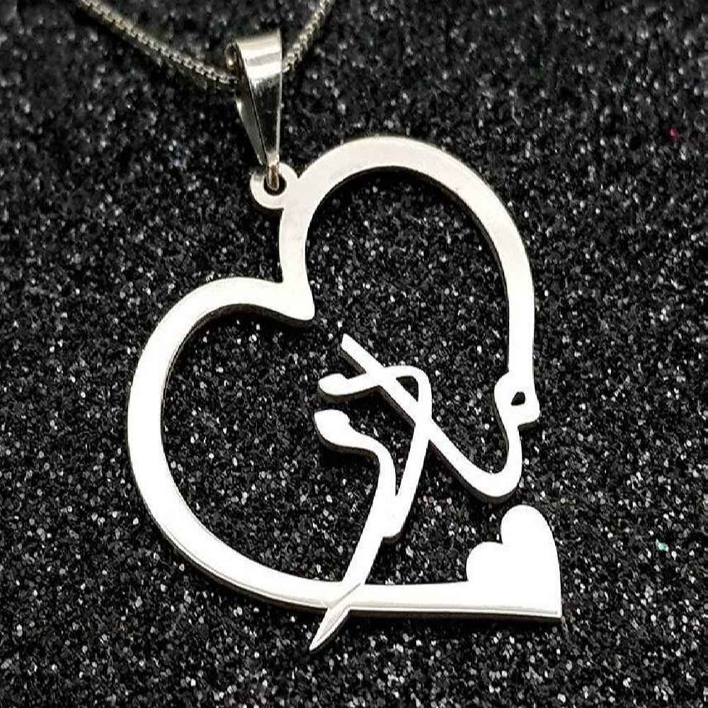 قلادة فضية إيرانية بخط بسيط لكلمة “مادر”