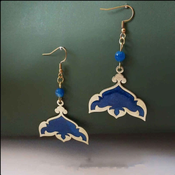 أقراط نحاسية إيرانية متدلية بنموذج لافيجارد