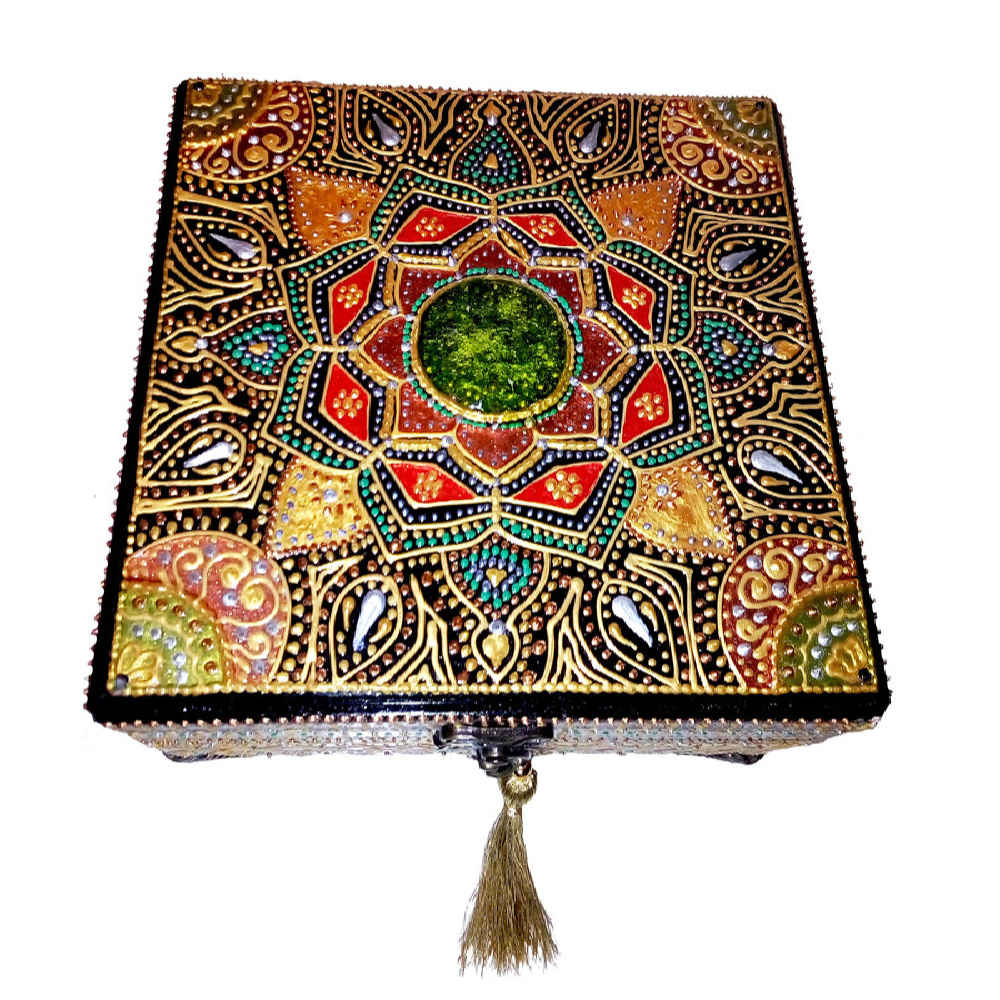 صندوق مجوهرات خشبي يدوي التصميم بداخلية جلدية