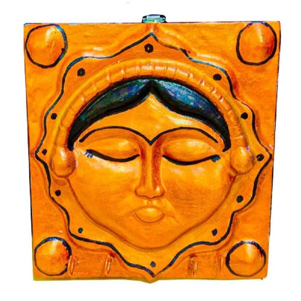 حامل مفاتيح جداري مزخرف ومصنوع يدويًا بتصميم وجه