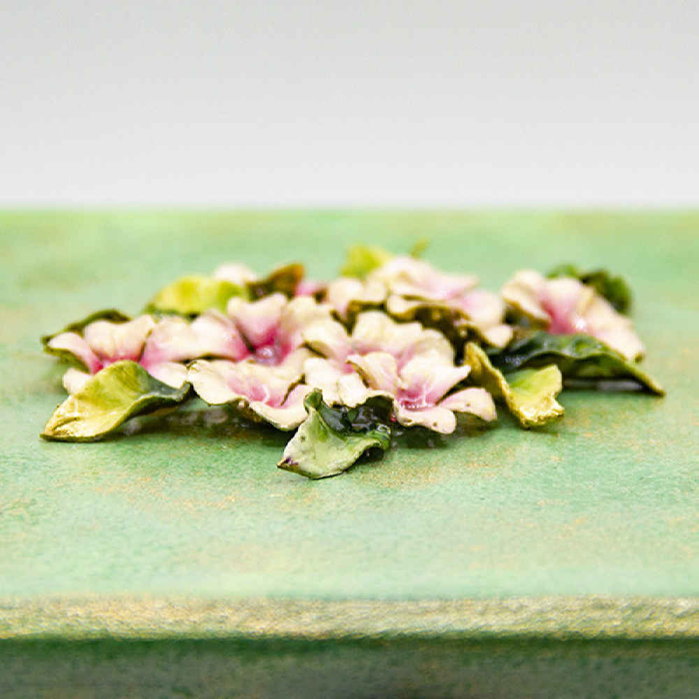 صندوق مجوهرات خشبي يدوي التصميم مزين بالزهور الوردية