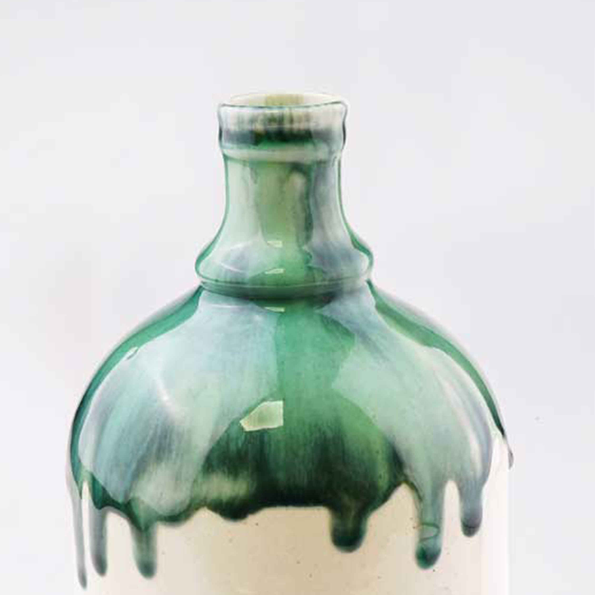 فازة برعم خزفية – مصنوعة يدويًا ومناسبة كهدية أو للديكور بتصميم طلاء متساقط