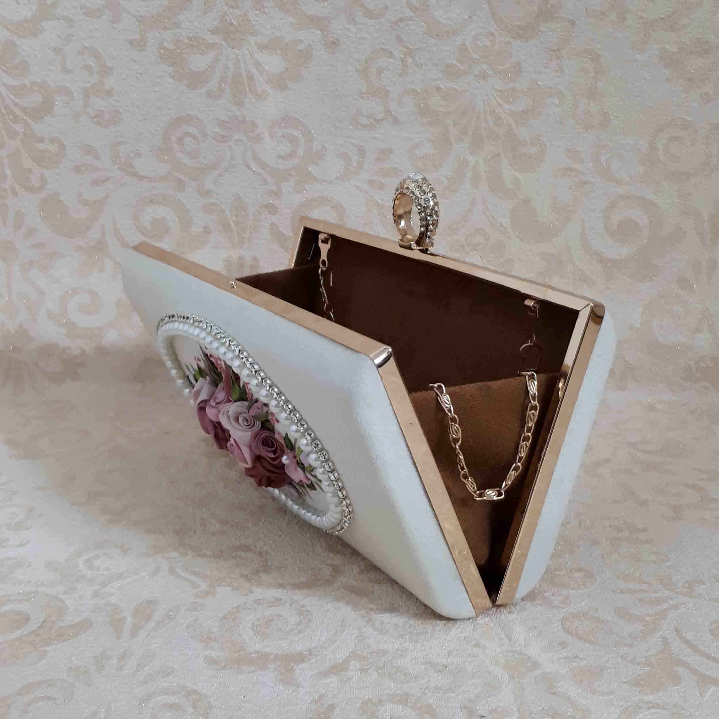 حقيبة يد صغيرة بتطريز الشريط مع تفاصيل الأزهار لحفلات المساء