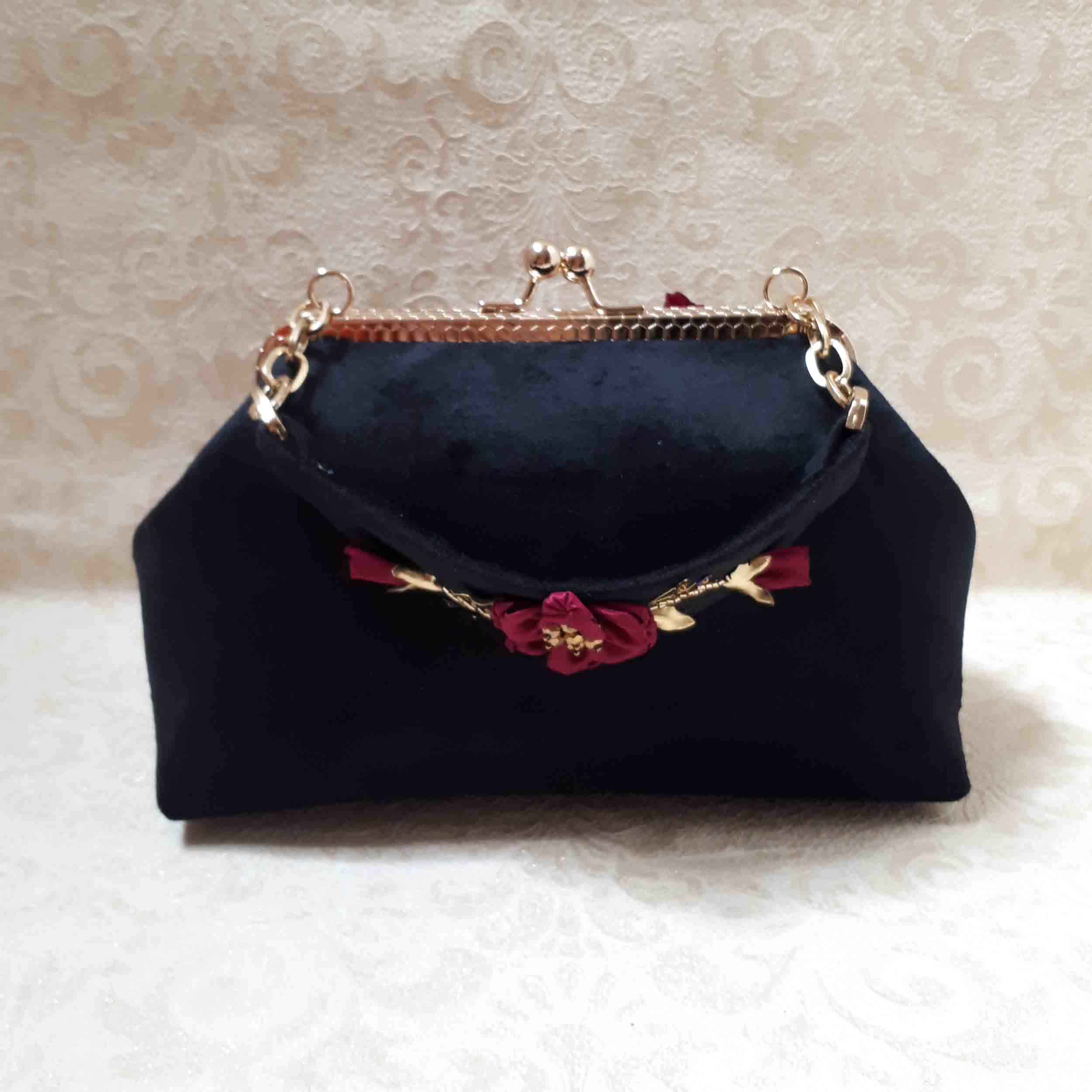 حقيبة يد صغيرة بتطريز الشريط – مخمل بنمط الفراشة