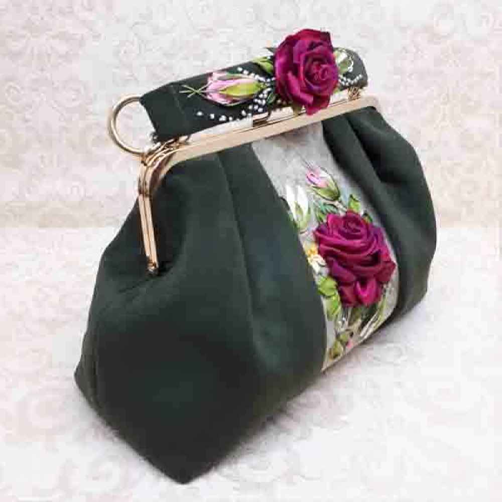 حقيبة يد صغيرة بتطريز الشريط – مخمل بنمط البيلي