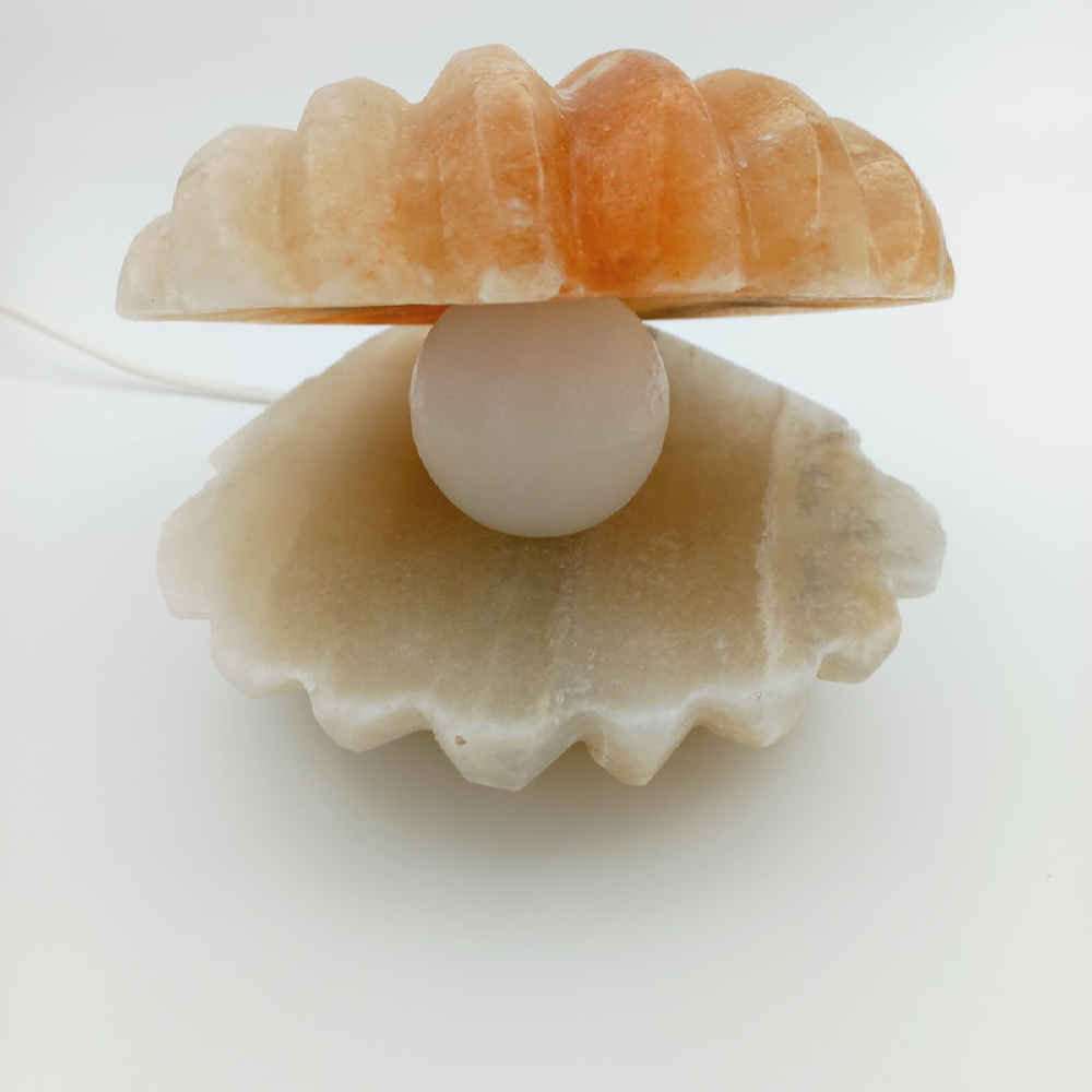 مصباح ملح إيراني بتصميم صدفة ولؤلؤ