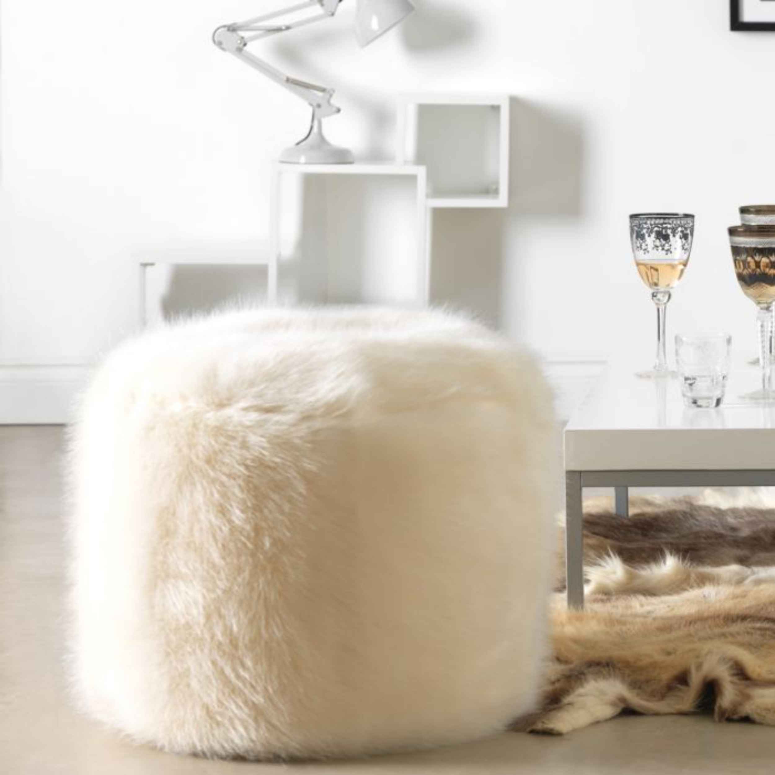 بوف دائري ناعم من الفرو الصناعي – موديل خز