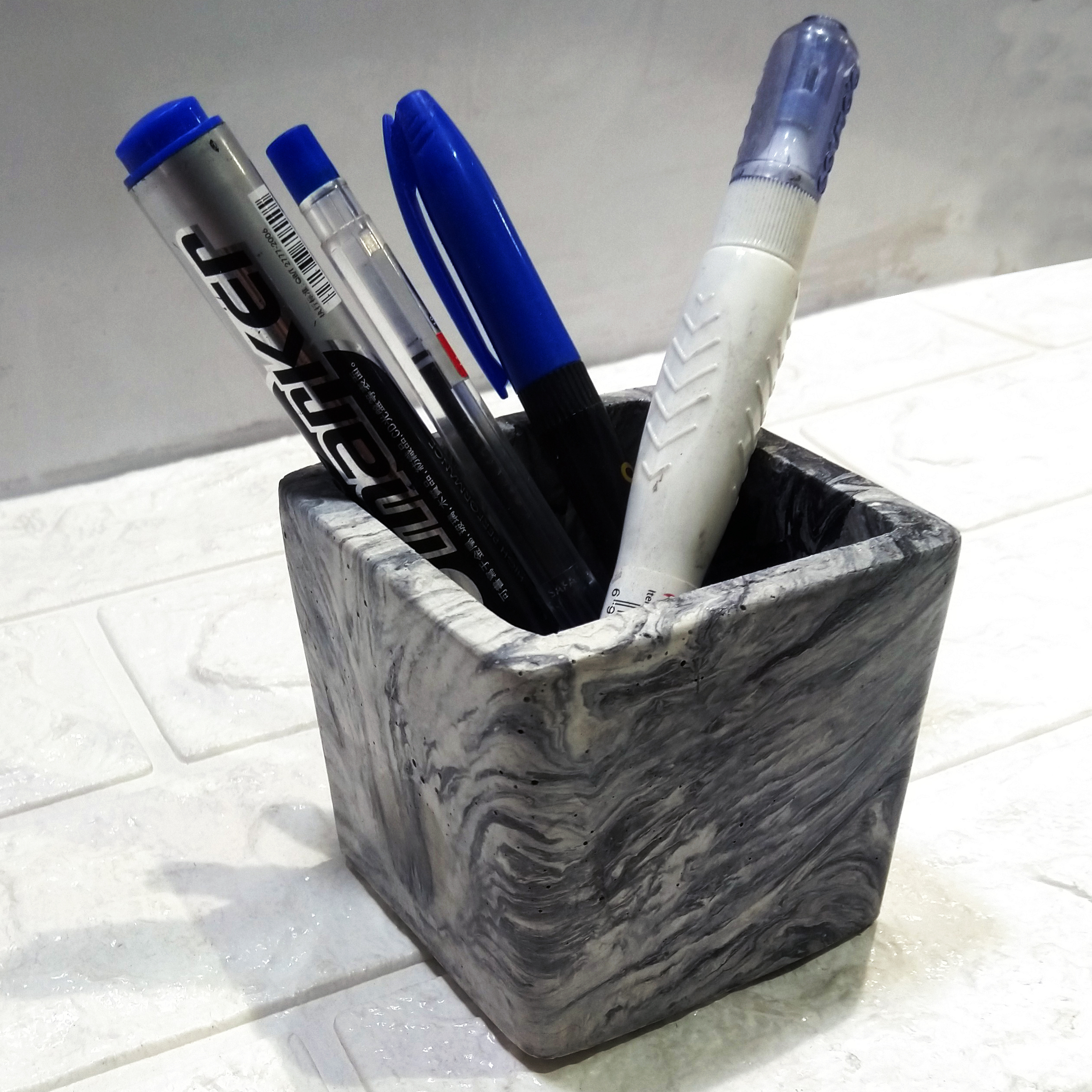 حاملة أقلام من الحجر للمكتب بتصميم الرخام، طراز فلورا