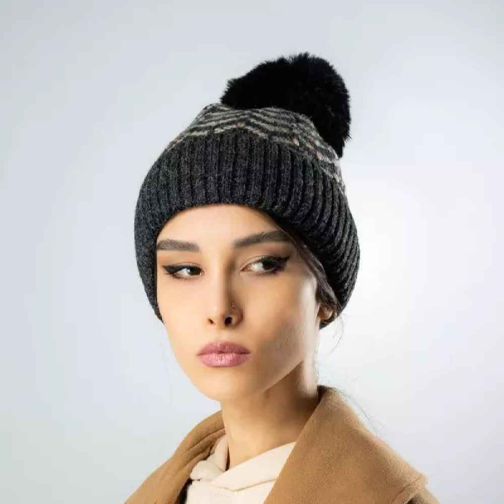 قبعة شتوية محبوكة للنساء – موديل متعرج
