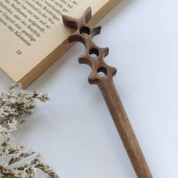 عصا شعر خشبية منحوتة يدويًا حجم كبير للنساء