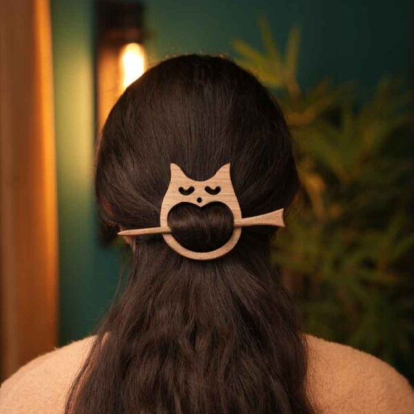 عصا شعر خشبية منحوتة يدويًا بتصميم بومة مع حلقة