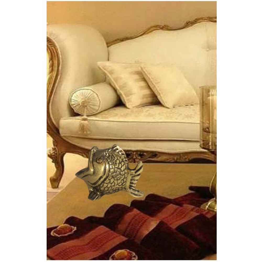 منفضة سجائر نحاسية يدوية الصنع – تصميم فني على شكل سمكة