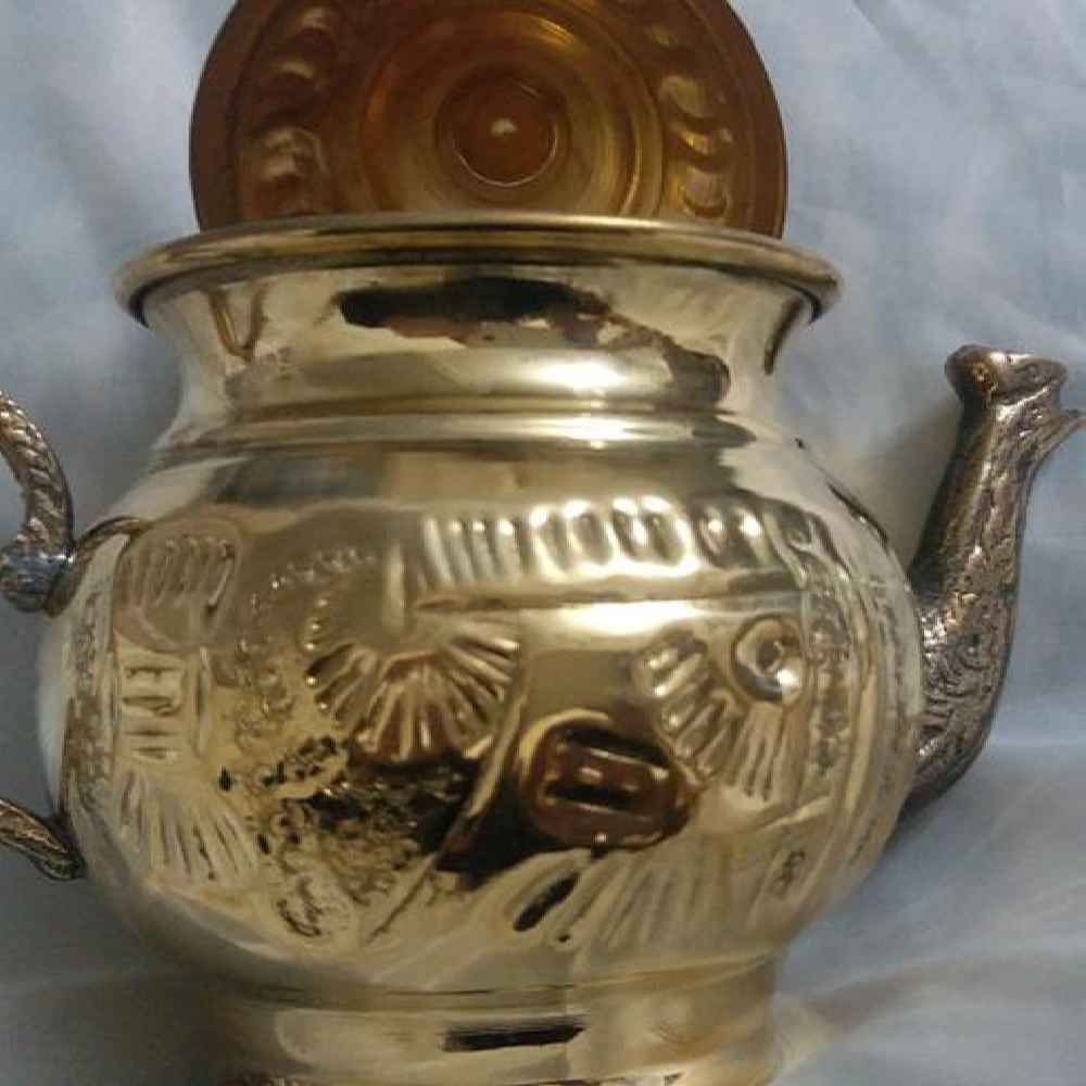 إبريق شاي نحاسي إيراني مصنوع يدوياً بتصميم محفور أنيق فن