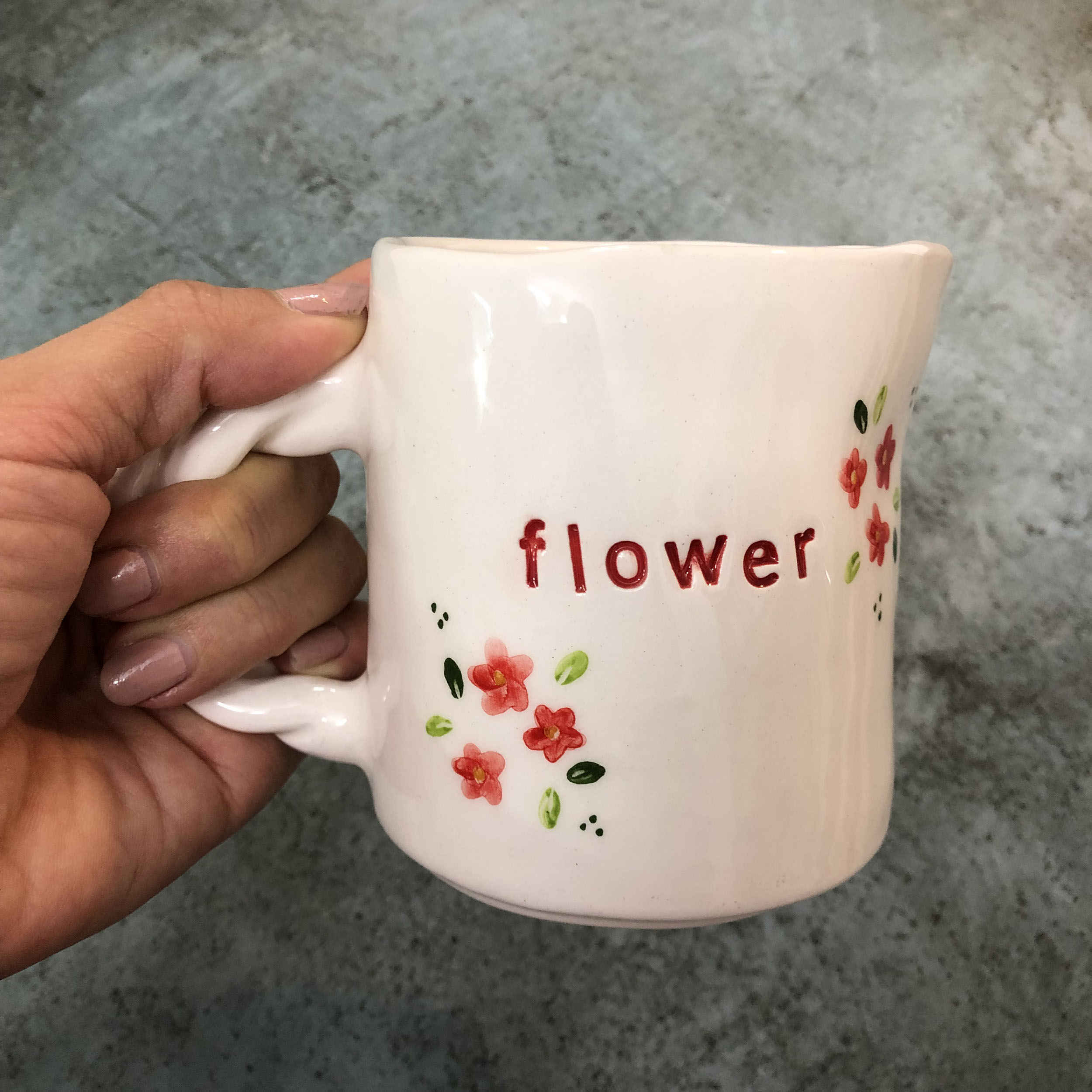 إبريق فخاري مصنوع يدويًا بنمط زهور – موديل ميني