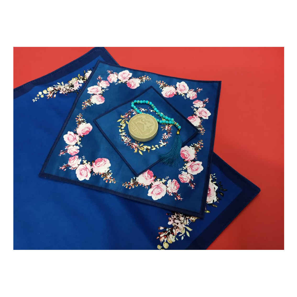 سجادة الصلاة الإسلامية المخملية الساجدة بنمط الزهور الوردية