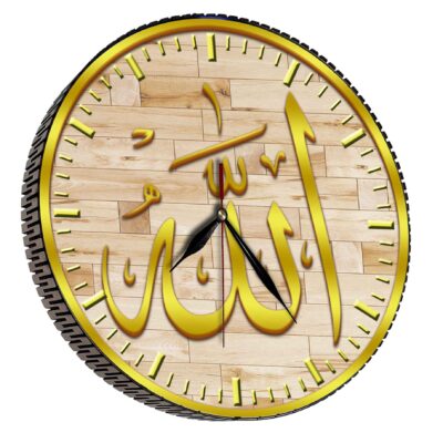 ساعة بتصميم إسلامي مزينة باسم “الله” باللون الذهبي