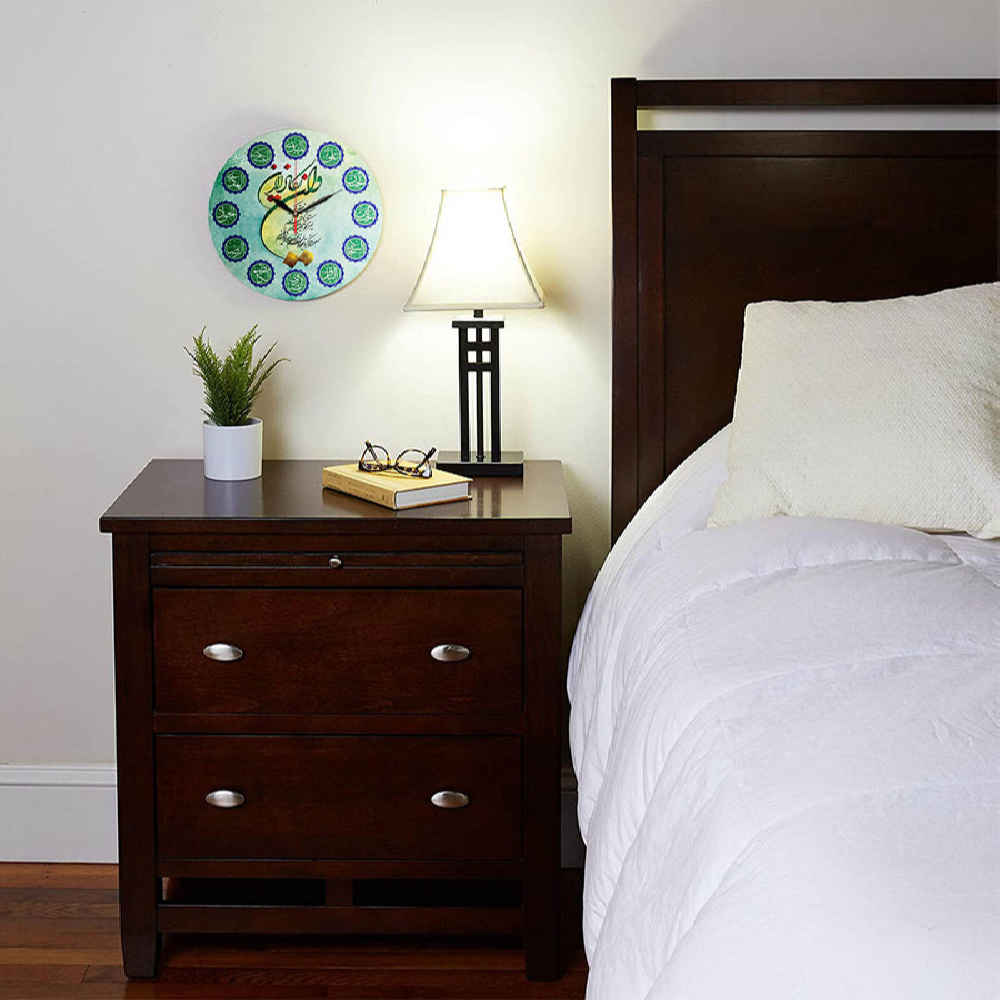 ساعة حائط إسلامية بكتابة وإن يكاد وأسماء الأئمة الاثني عشر مع طباعة أنيقة