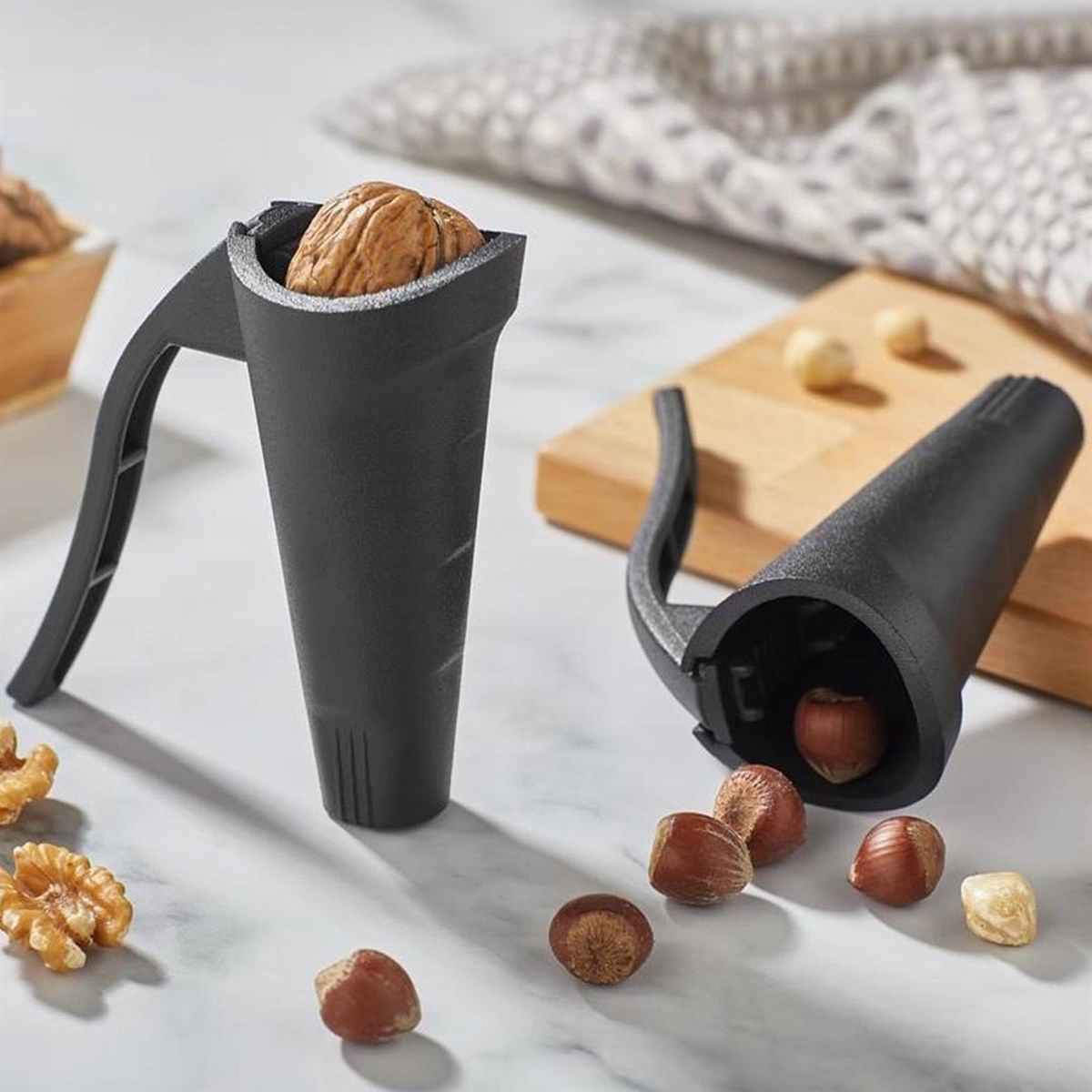جهاز فتح المكسرات المريح – جهاز فتح الجوز المعدني الأسود مع مقبض مريح للقبضة