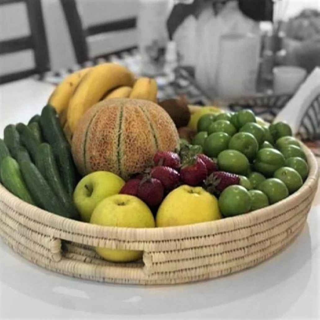 سلة تخزين أوراق النخيل المنسوجة يدويًا بمقبض مدمج