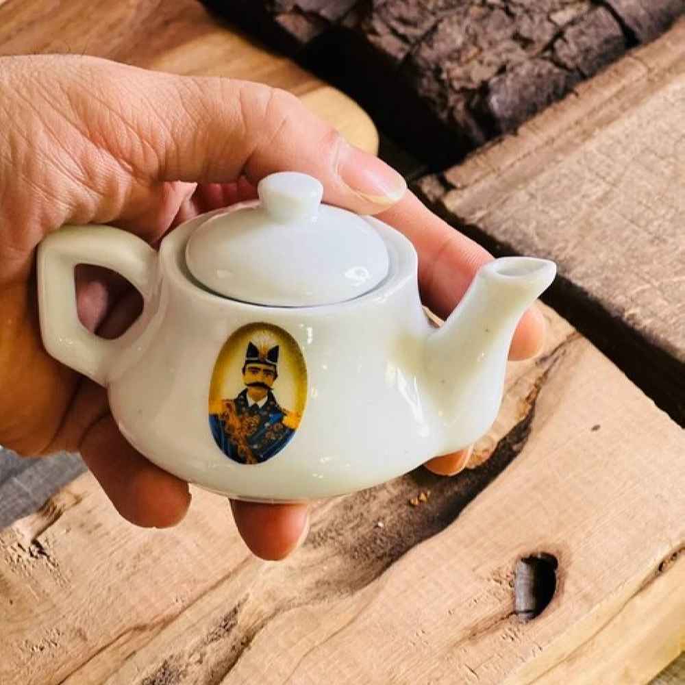 ابريق الشاي لتحضير وتقديم الزعفران والأعشاب الأخرى ناصری