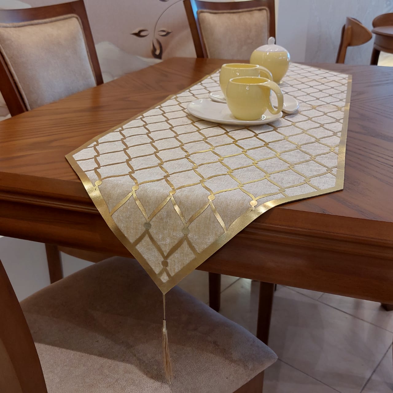 عداء طاولة من الجلد والمخمل مثالي لتصميم المنزل