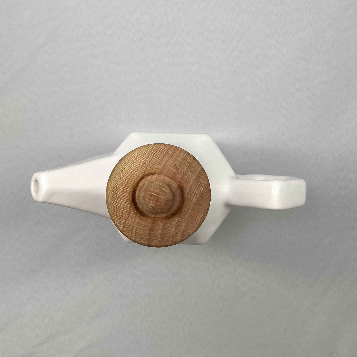 زجاجة توزيع زيت سيراميكية بيضاء آمنة للغسل في غسالة الصحون مع غطاء