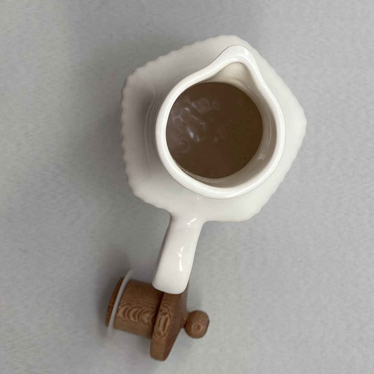 زجاجة توزيع زيت سيراميكية بيضاء للمطابخ المنزلية والمطاعم