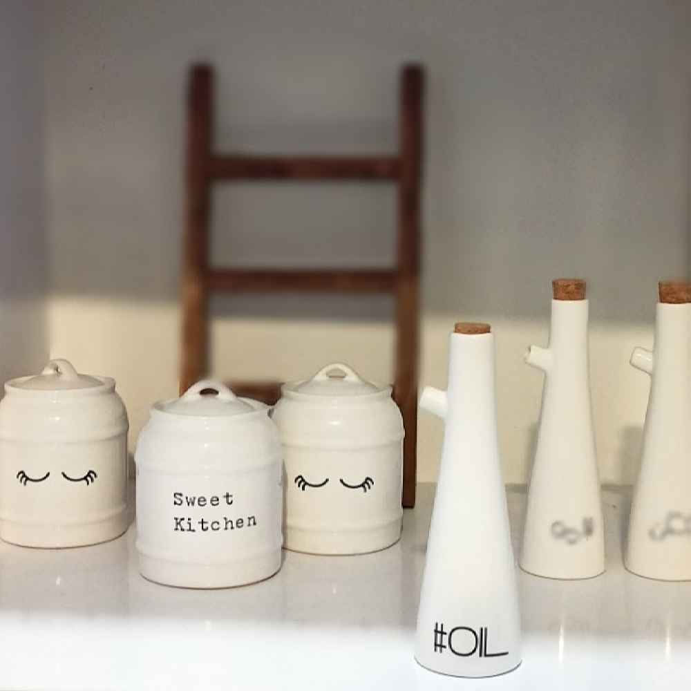 زجاجة توزيع زيت بورسلين بيضاء عملية للطهي اليومي